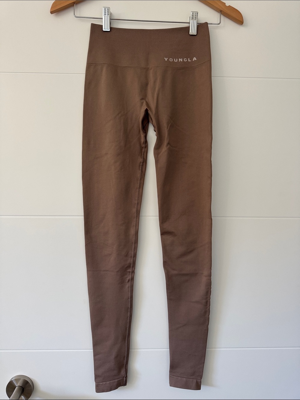 YOUNGLA Seamless Scrunch Leggings Brown